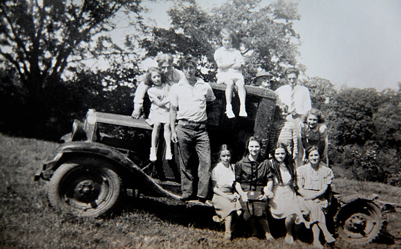 Iva, Tom Lenahand, Kenny, Glady, Ruth & Anna Elmer, Dorthy Elmer, Emogene, Elizabeth, Earl & Rutson