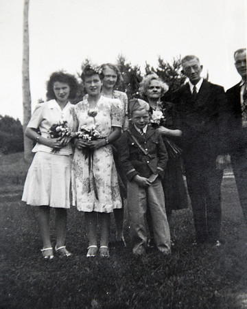 Betty, Cassie, Blanche, Cora, Henry Soper, Leonard, & Warren in front