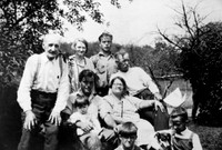 Charle Windecker, Blanche, Everrett, Leonard, Betty on lap, Ruthella & Sylvester, Charles Levensailor in front & unknown boy